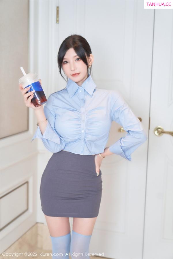 周于希dummy  [XiuRen]高清写真图 2022.11.04 No.5812 周于希Sally 短裙美臀第11张图片